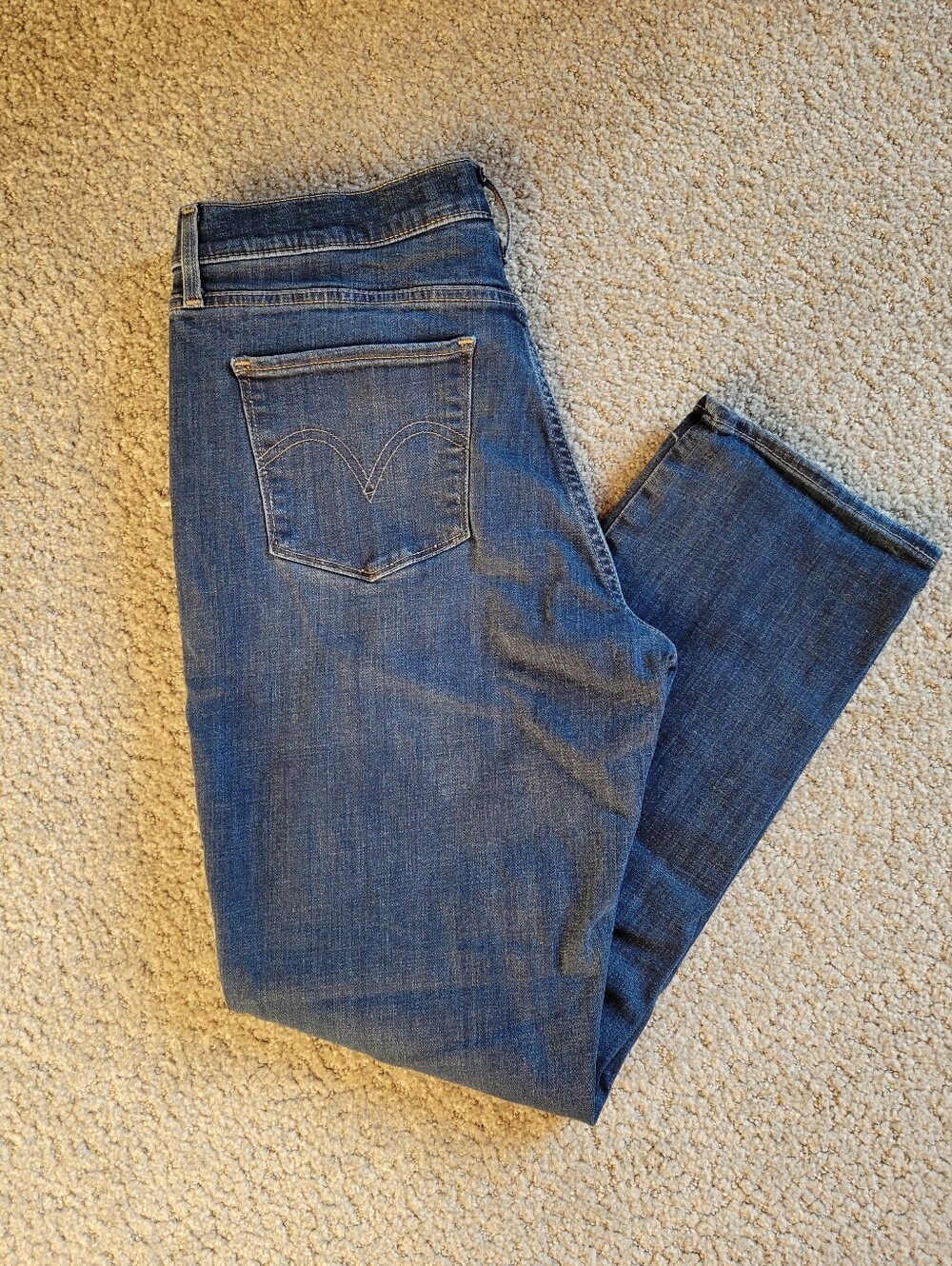 Levi's Classic Straight Jeans Medium Wash Blue Denim Womens 31 - Picture 2 of 9